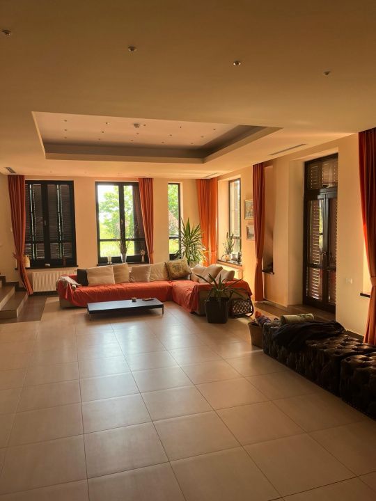 Casă cu 13 camere de vânzare în Exterior Est, Crevedia – fotografia 26 din 54