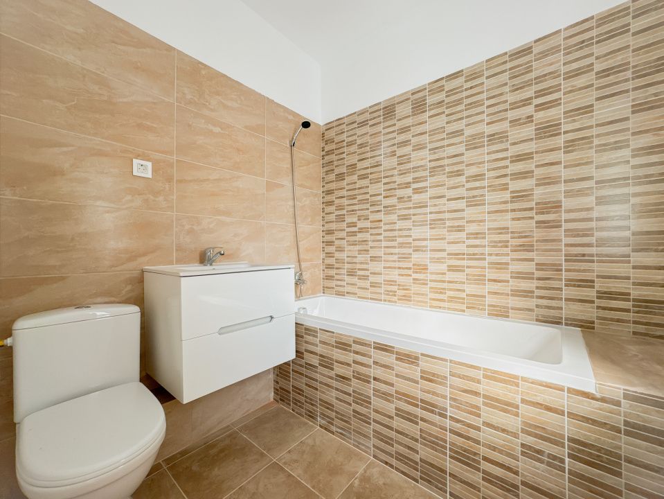 Casă cu 4 camere de vânzare în Nord-Vest, Sabareni – fotografia 18 din 20