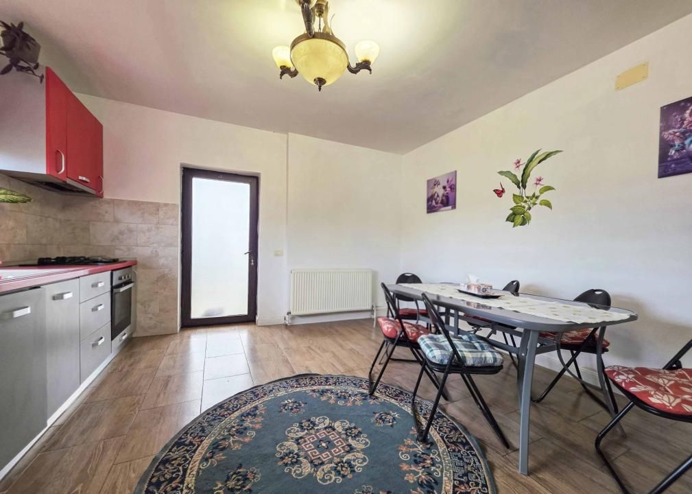 Casă cu 6 camere de vânzare în Central, Corbu – fotografia 12 din 17