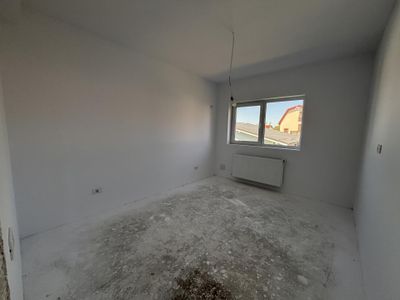Casă cu 3 camere de vânzare în Sud, Berceni – fotografia 3 din 12