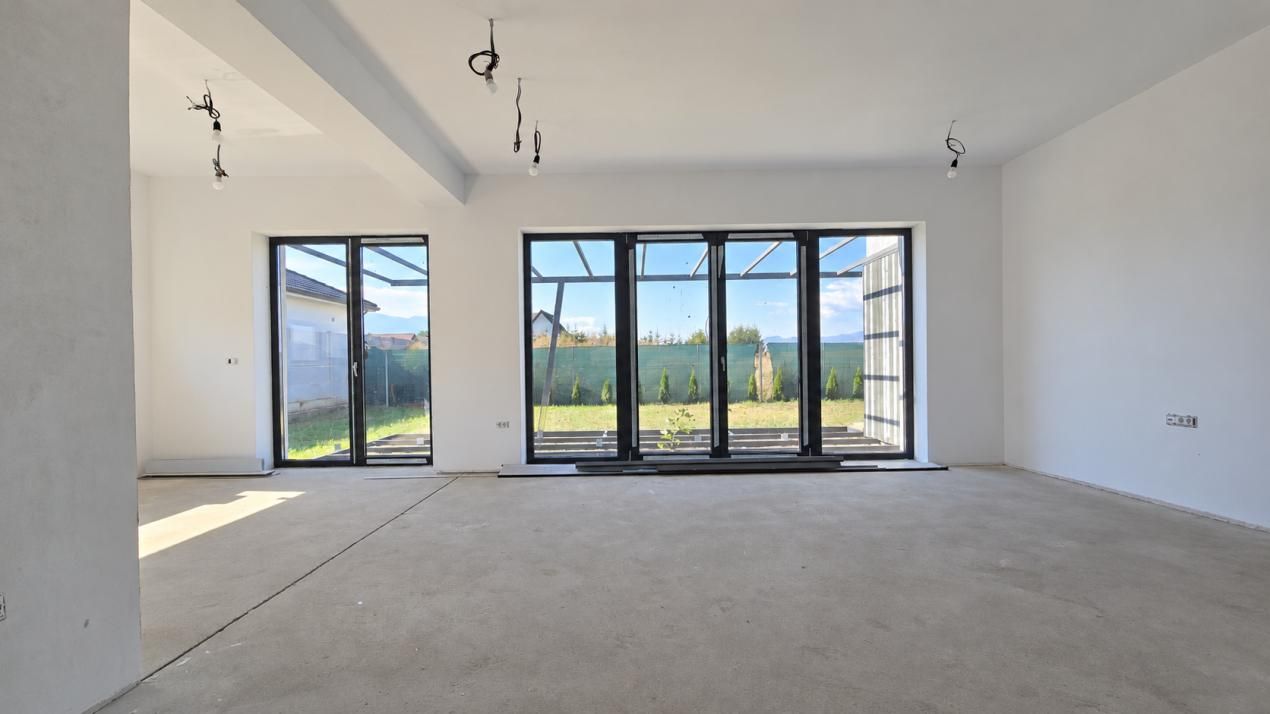 Casă cu 5 camere de vânzare în Central, Cristian – fotografia 13 din 26