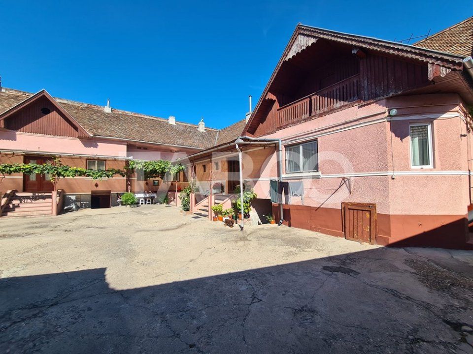 Casă cu 8 camere de vânzare în Sebeș – fotografia 11 din 20