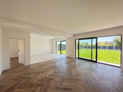 Casă cu 5 camere de vânzare în Tunari – fotografia 5 din 23