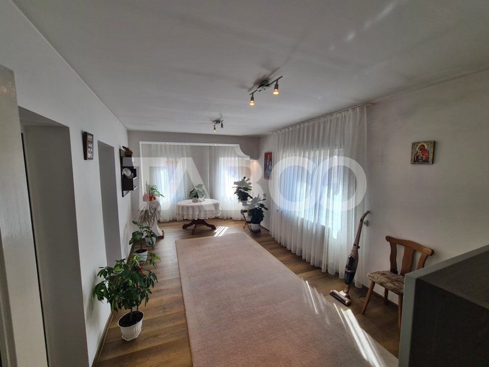 Casă cu 8 camere de vânzare în Sebeș – fotografia 9 din 20