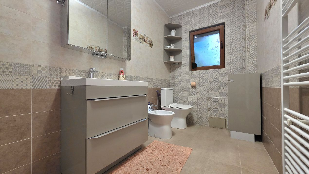 Casă cu 4 camere de vânzare în Lazu – fotografia 10 din 26