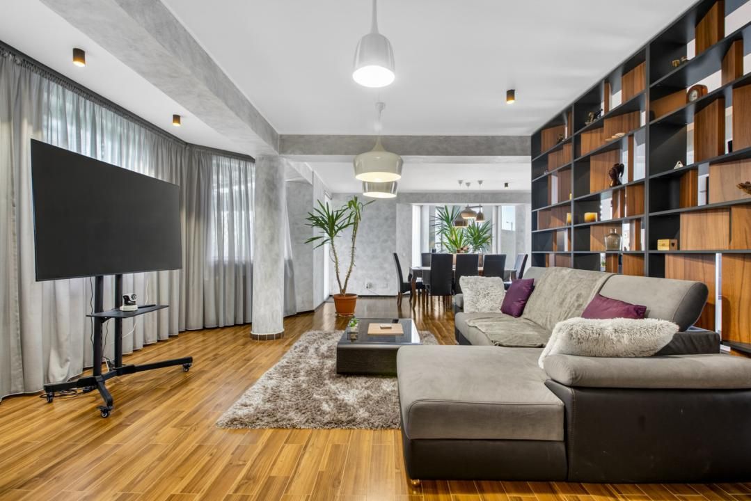 Casă cu 6 camere de închiriat în Stupini, Brașov – fotografia 2 din 26