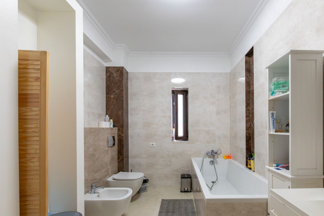 Casă cu 5 camere de vânzare în Gheraiesti, Bacău – fotografia 25 din 30