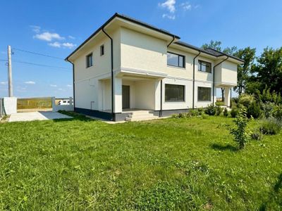 Casă cu 5 camere de vânzare în Dascalu – fotografia 2 din 33