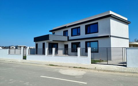 Casă cu 4 camere de vânzare în Năvodari