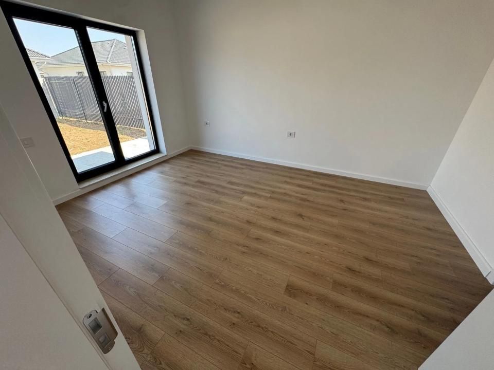 Casă cu 4 camere de vânzare în Tunari – fotografia 10 din 26