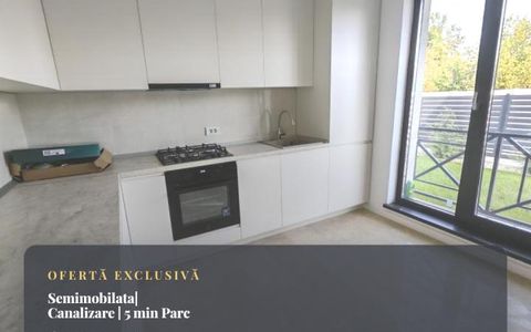 Casă cu 4 camere de vânzare în Est, Tunari