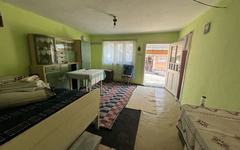 Casă cu 3 camere de vânzare în Central, Cricau