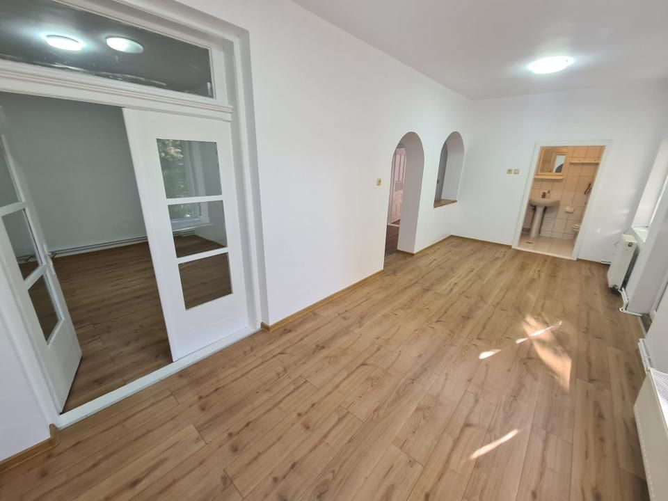 Casă cu 7 camere de vânzare în Sud, Câmpina – fotografia 10 din 24