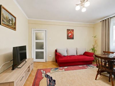 Apartament cu 2 camere de închiriat în Central, Brașov – fotografia 2 din 13