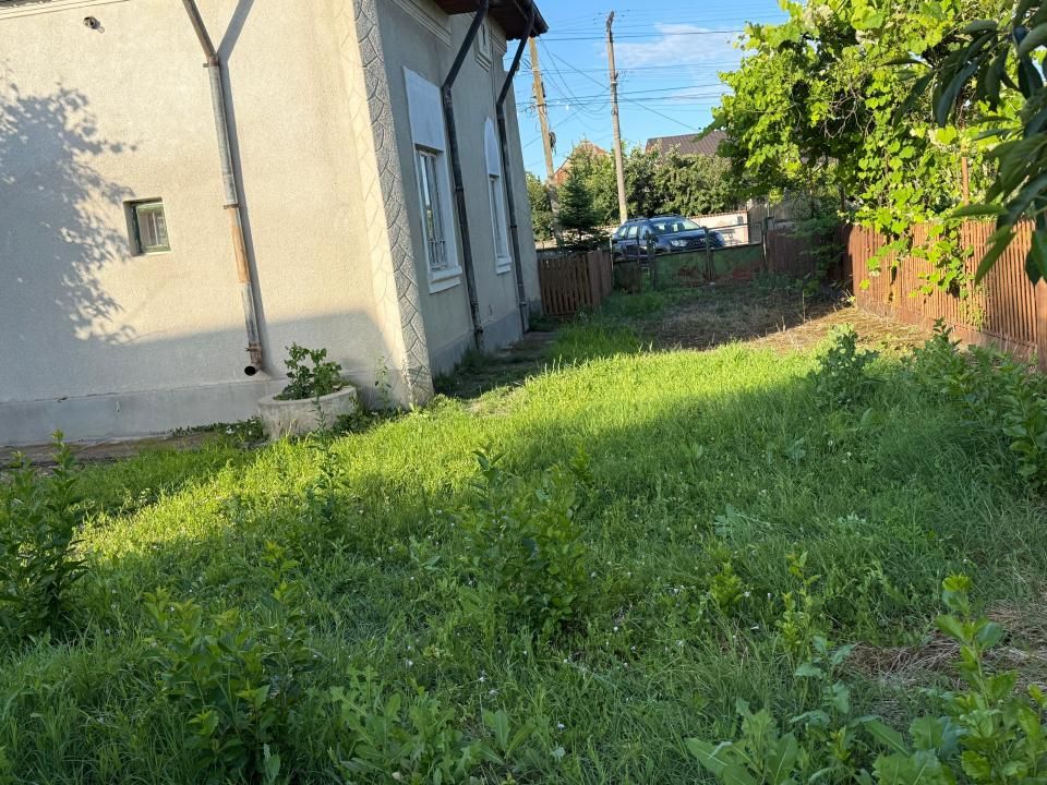 Casă cu 3 camere de vânzare în Central, Ulmi – fotografia 1 din 3