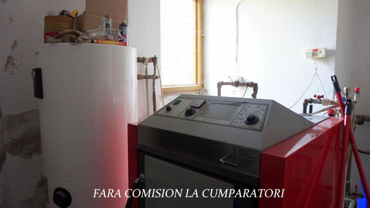 Casă cu 7 camere de vânzare în Daesti – fotografia 28 din 44
