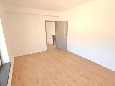 Casă cu 5 camere de vânzare în Central, Tunari – fotografia 4 din 17
