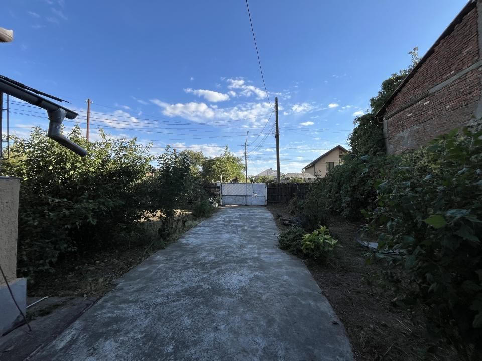 Casă cu 3 camere de vânzare în Nord, Găești – fotografia 30 din 35