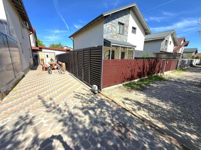 Casă cu 4 camere de vânzare în Central, Berceni – fotografia 2 din 44