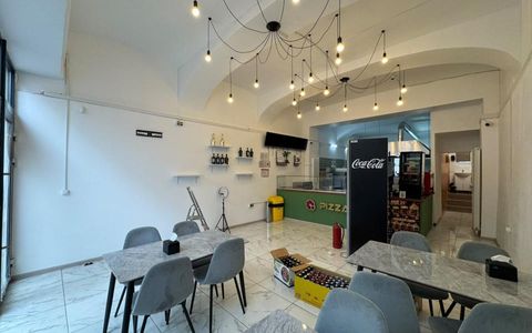 Spațiu comercial cu 2 camere de închiriat în Piata Unirii, Iași