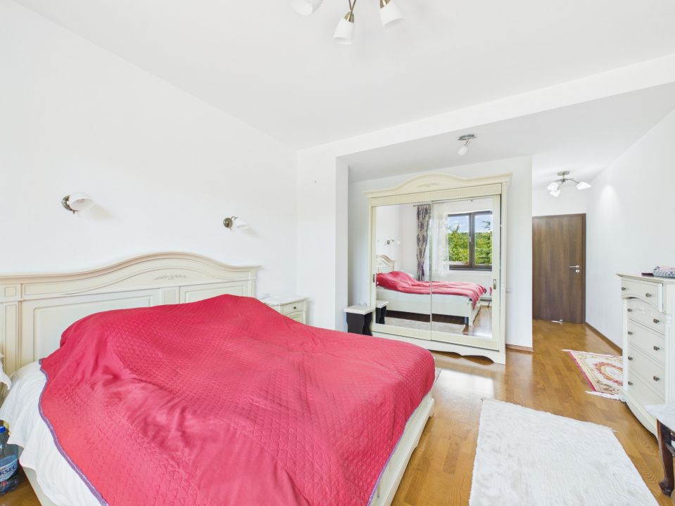 Casă cu 10 camere de vânzare în Tohanu Nou – fotografia 11 din 46