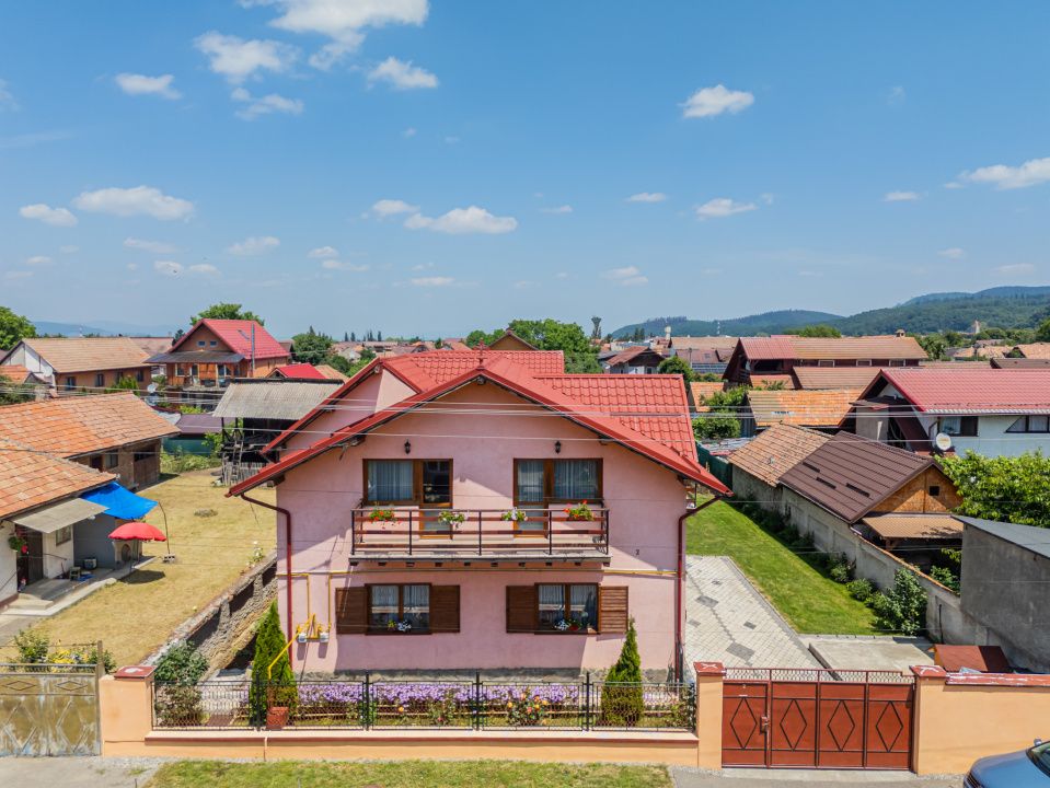 Casă cu 10 camere de vânzare în Râșnov – fotografia 18 din 35