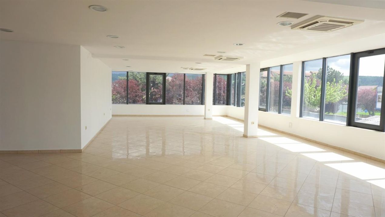 Spațiu comercial cu 1 cameră de închiriat în Cartierul Traian, Râmnicu Vâlcea – fotografia 3 din 14