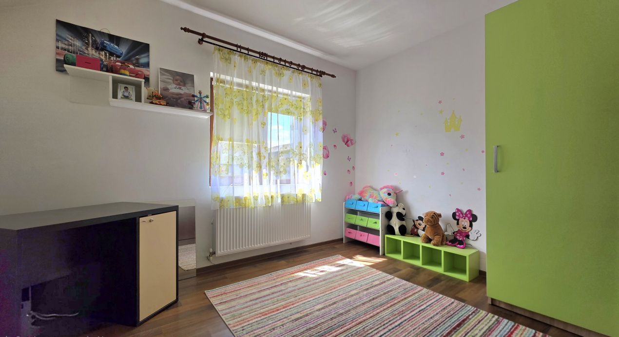 Casă cu 4 camere de vânzare în Lazu – fotografia 8 din 26