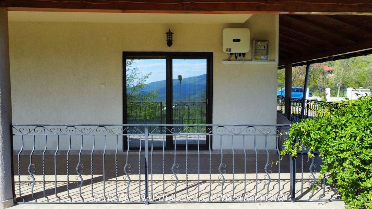 Casă cu 6 camere de vânzare în Berislavesti – fotografia 26 din 41
