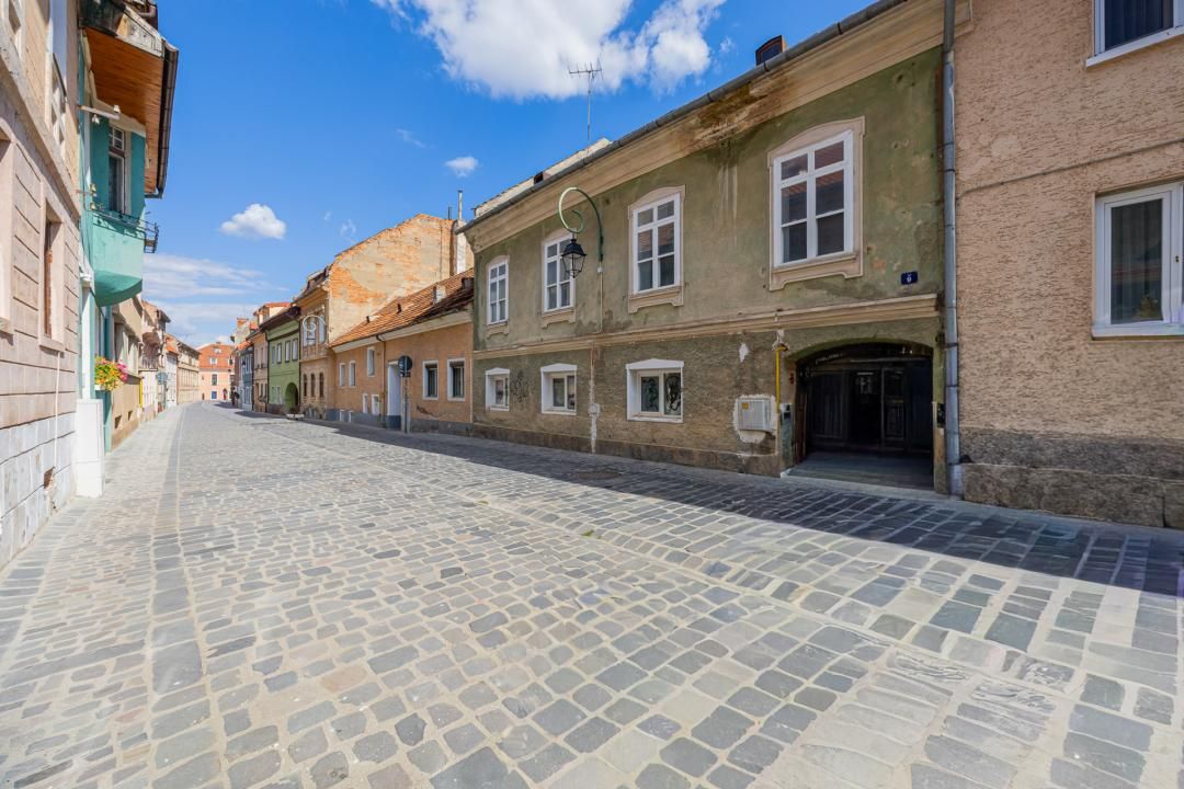 Casă cu 10 camere de vânzare în Ultracentral, Brașov – fotografia 4 din 30