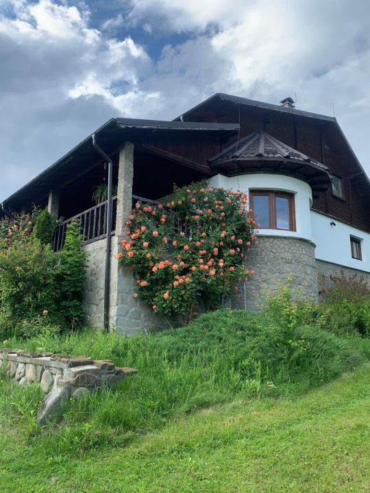 Casă cu 6 camere de vânzare în Nord-Est, Livadea – fotografia 1 din 39