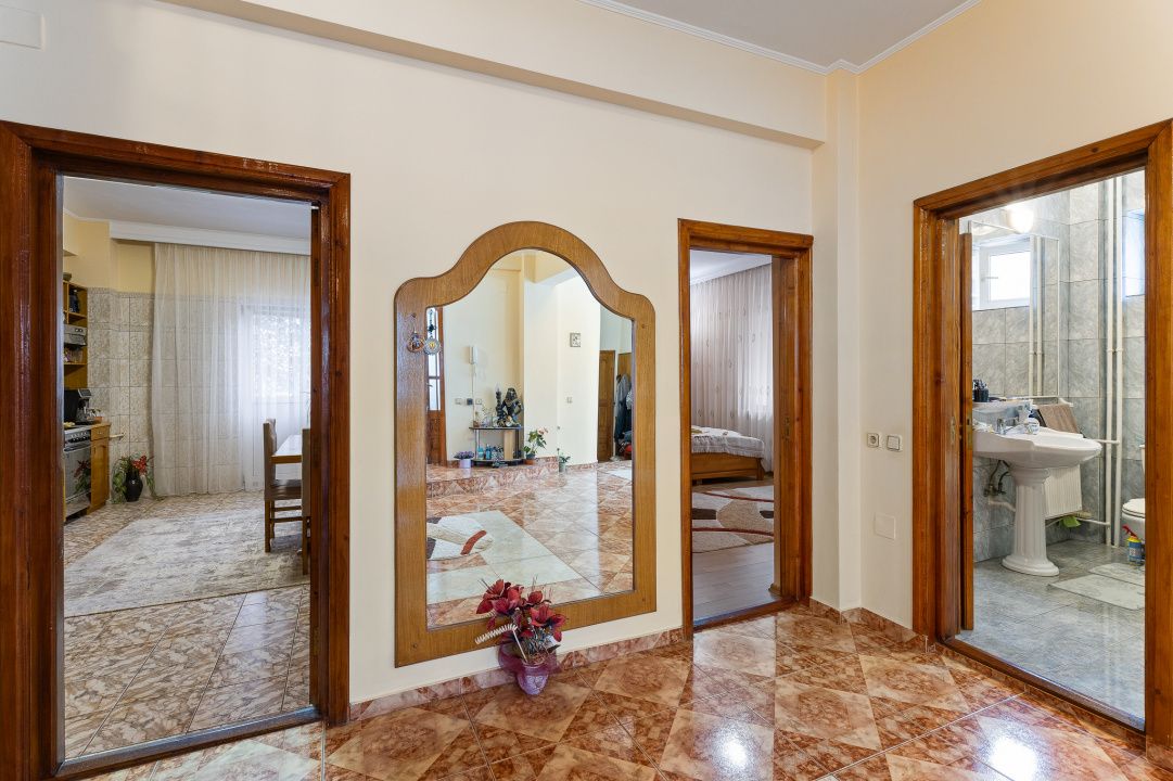Casă cu 8 camere de vânzare în Faleza Nord, Constanța – fotografia 8 din 25