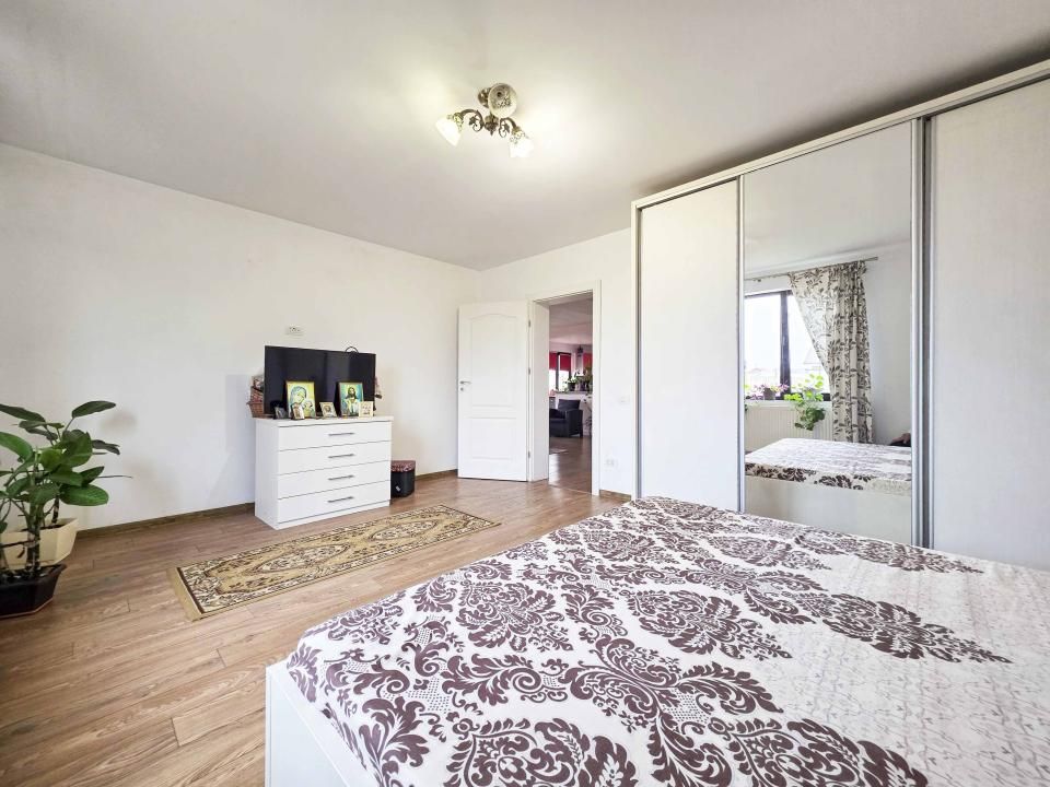 Casă cu 6 camere de vânzare în Central, Corbu – fotografia 6 din 17