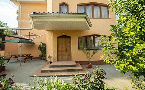 Casă cu 12 camere de vânzare în Central, Mamaia-Sat