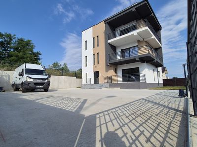 Casă cu 9 camere de vânzare în Gavana, Pitești – fotografia 3 din 4