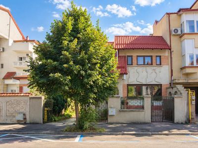 Casă cu 9 camere de vânzare în Ultracentral, București – fotografia 2 din 46
