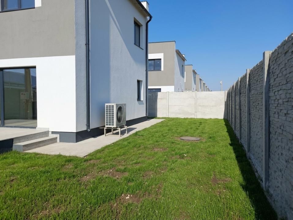 Casă cu 4 camere de vânzare în Sud, Tunari – fotografia 3 din 17