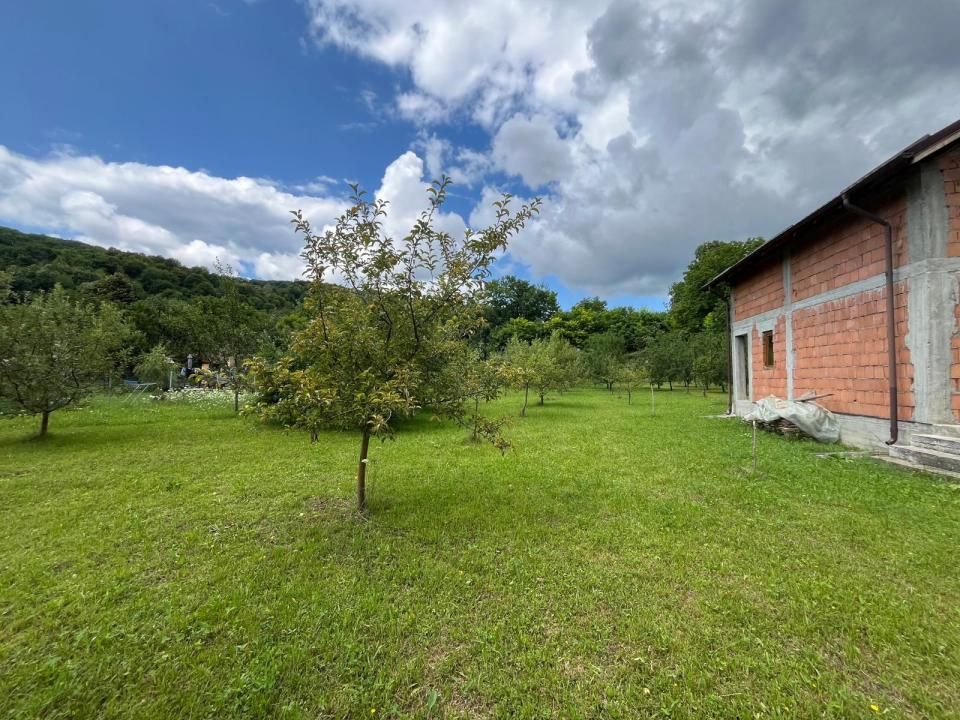 Casă cu 5 camere de vânzare în Central, Pucioasa-Sat – fotografia 13 din 19