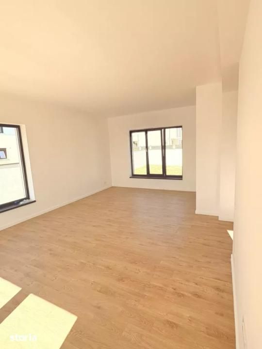 Casă cu 5 camere de vânzare în Central, Tunari – fotografia 3 din 17