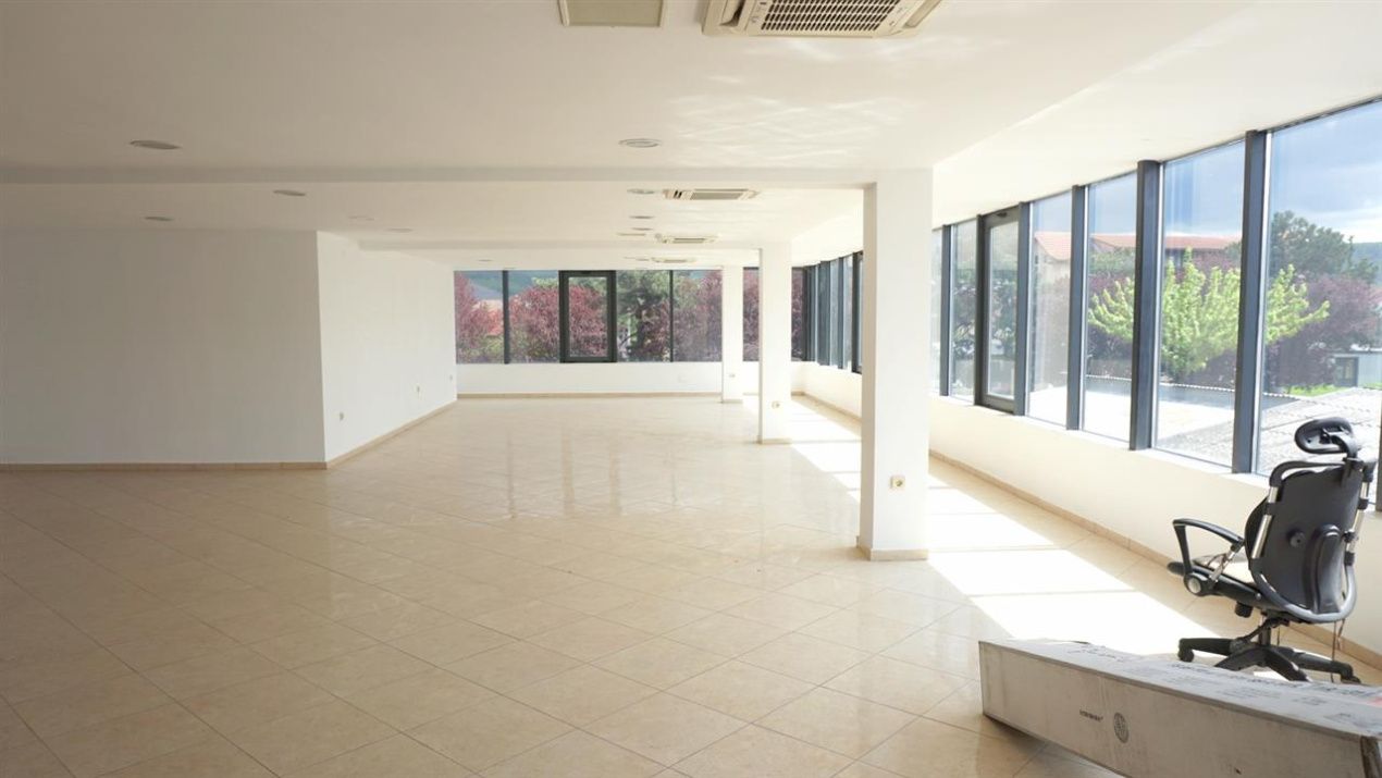 Spațiu comercial cu 1 cameră de închiriat în Cartierul Traian, Râmnicu Vâlcea – fotografia 7 din 14