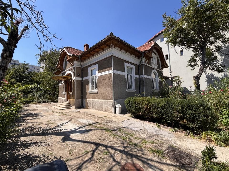 Casă cu 10 camere de vânzare în Foisorul de Foc, București – fotografia 1 din 18