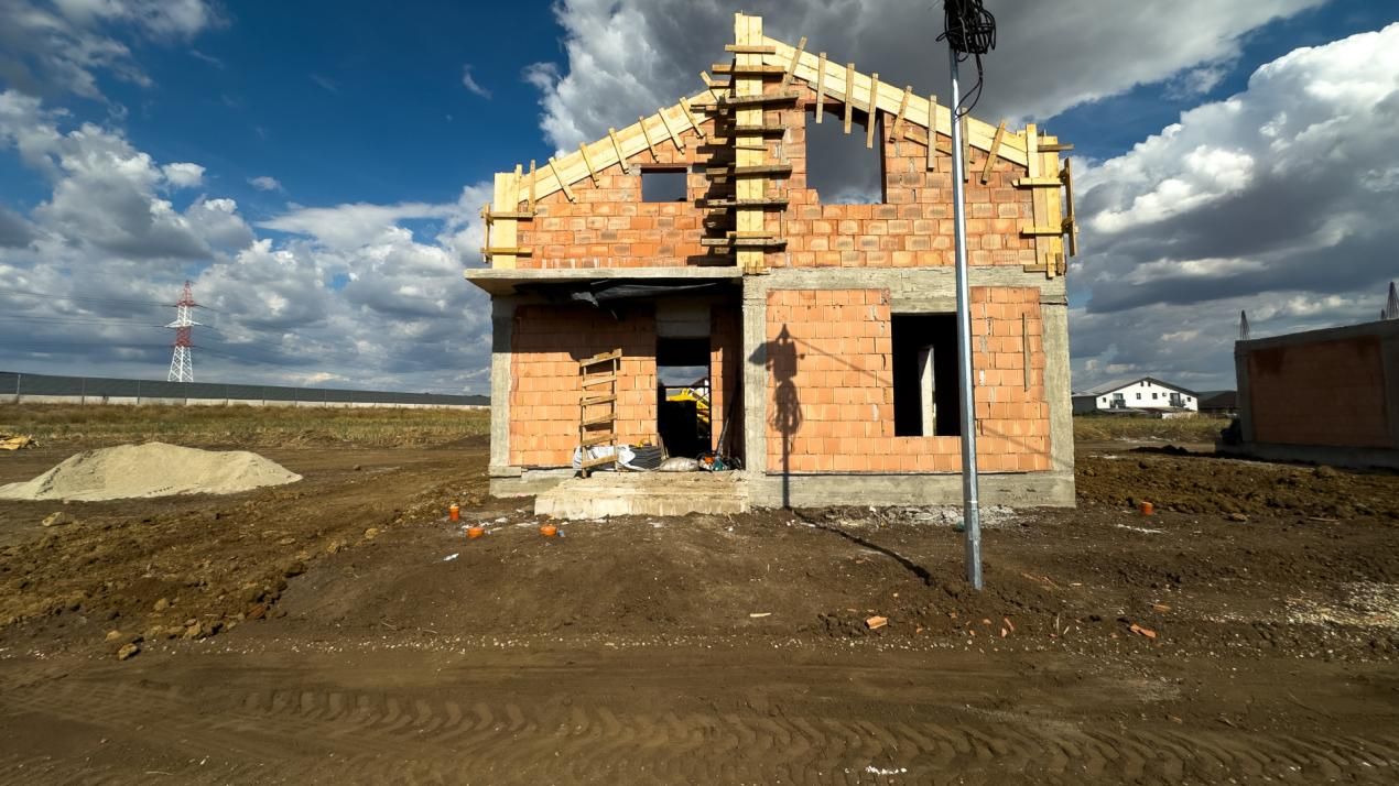 Casă cu 5 camere de vânzare în Central, Berceni – fotografia 12 din 15