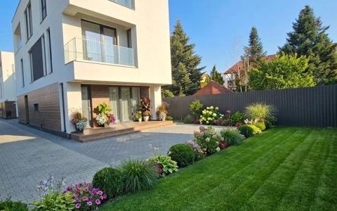 Casă cu 7 camere de vânzare în Iancu Nicolae, București