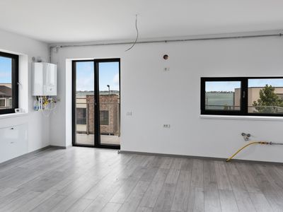 Apartament cu 3 camere de vânzare în Ovidiu – fotografia 2 din 17