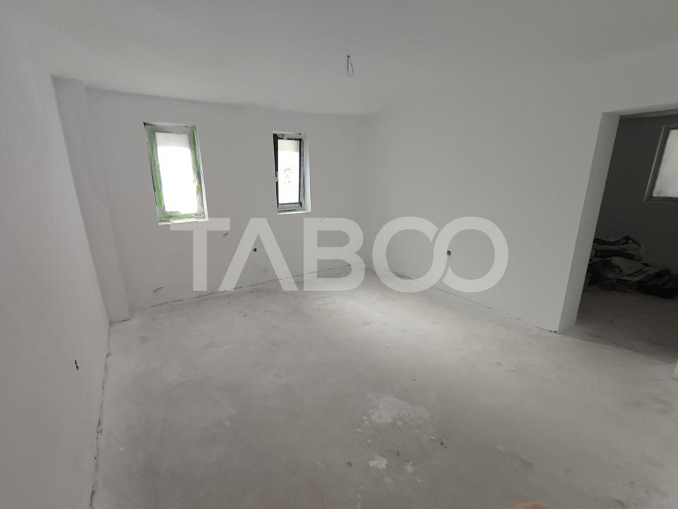Casă cu 8 camere de vânzare în Cisnadioara – fotografia 18 din 29