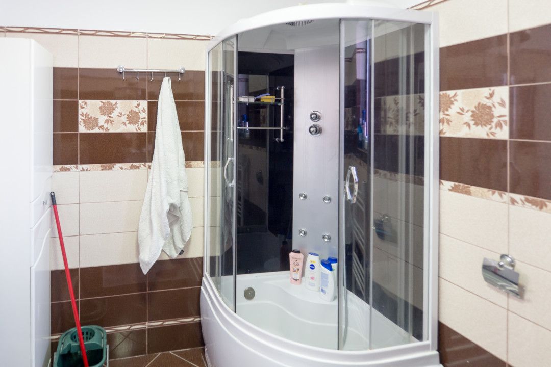 Casă cu 8 camere de vânzare în Est, Voluntari – fotografia 57 din 65