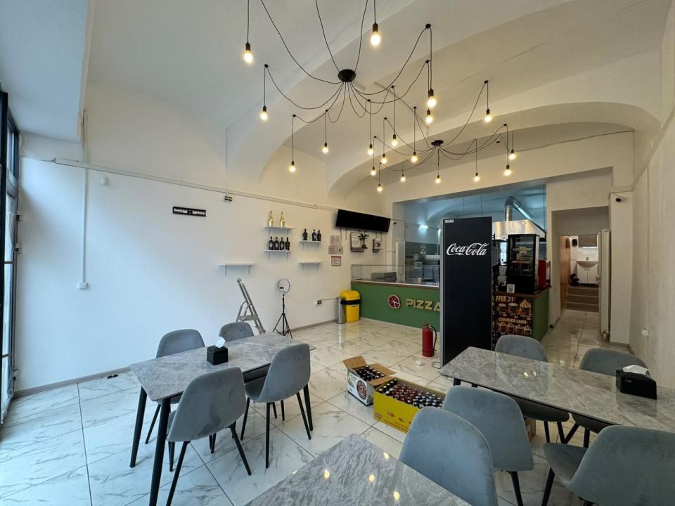 Spațiu comercial cu 2 camere de închiriat în Piata Unirii, Iași – fotografia 1 din 11