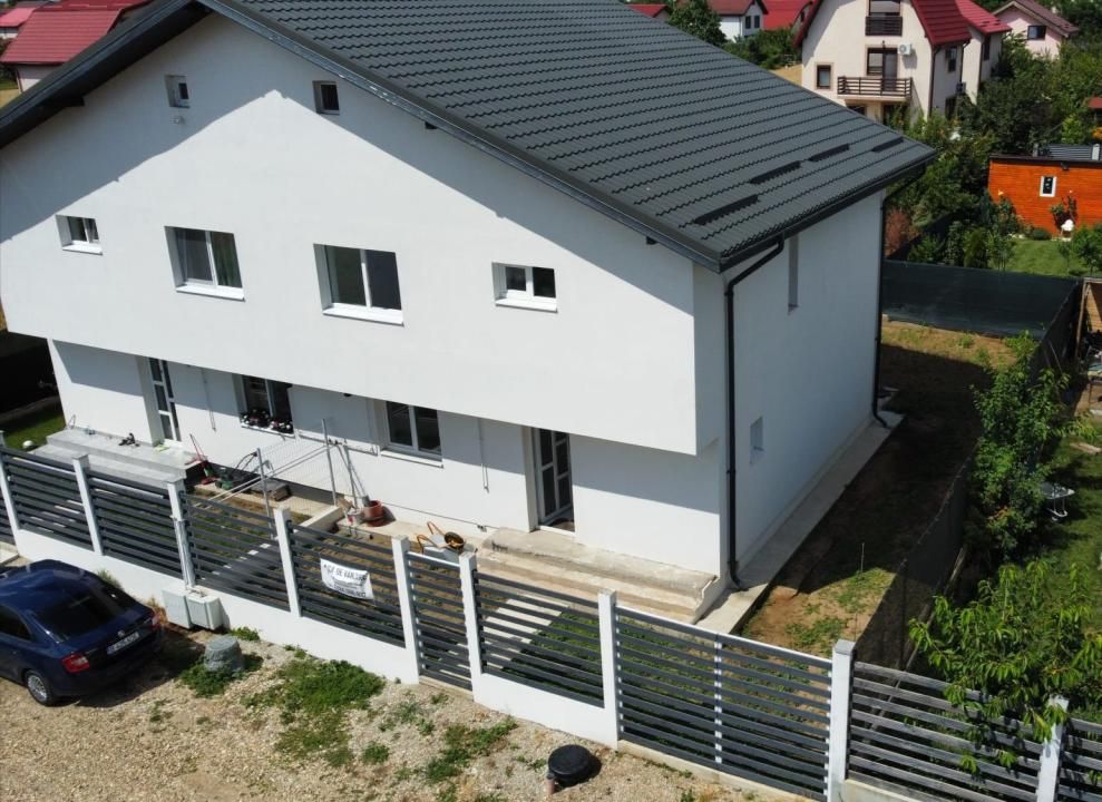 Casă cu 3 camere de vânzare în Sud, Berceni – fotografia 1 din 12