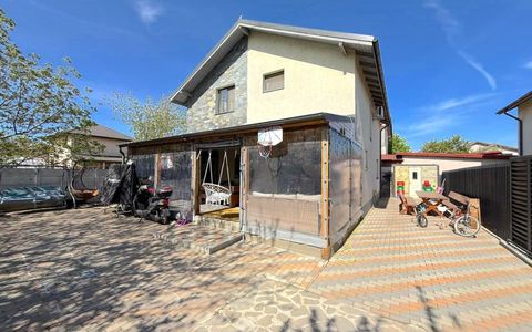 Casă cu 4 camere de vânzare în Central, Berceni