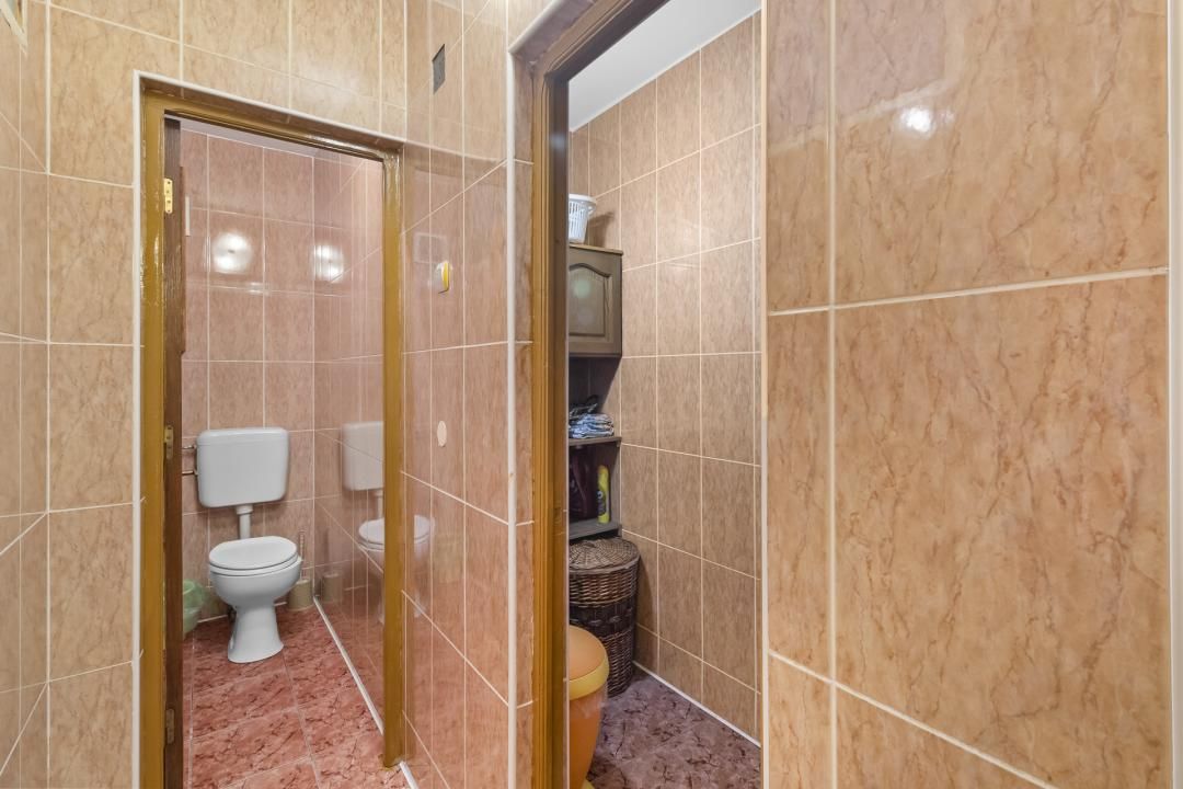 Casă cu 8 camere de vânzare în Zamora, Bușteni – fotografia 18 din 20